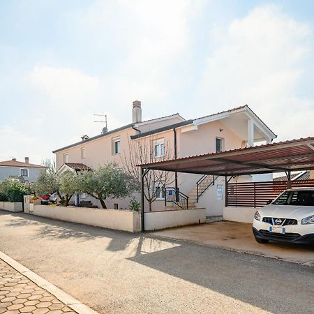 Charming Apartments Rose 1&2 With Pool Πόρετς Εξωτερικό φωτογραφία