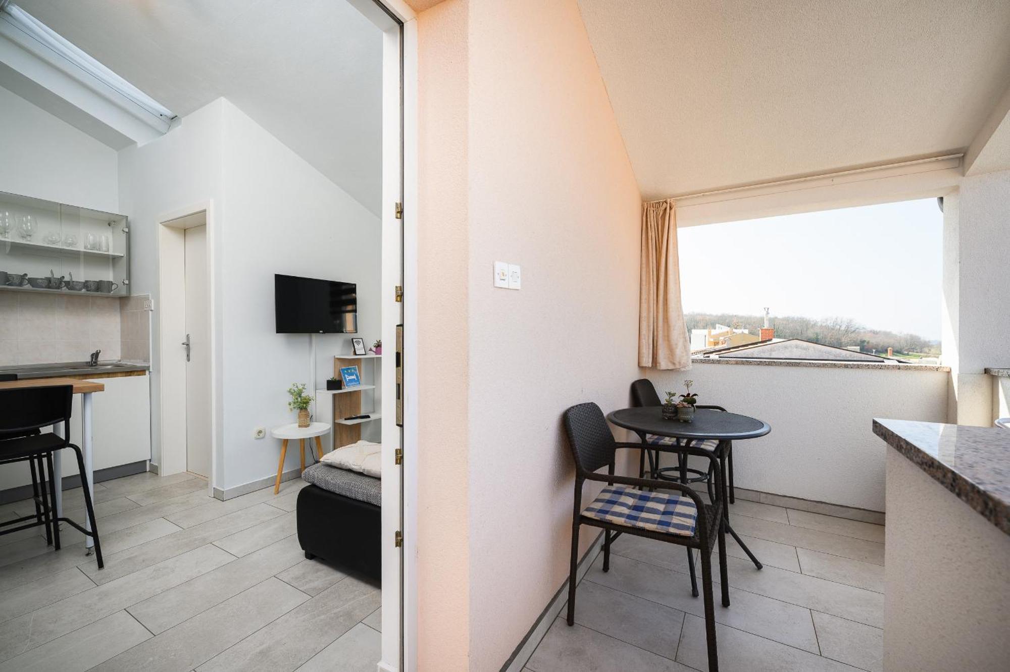 Charming Apartments Rose 1&2 With Pool Πόρετς Εξωτερικό φωτογραφία