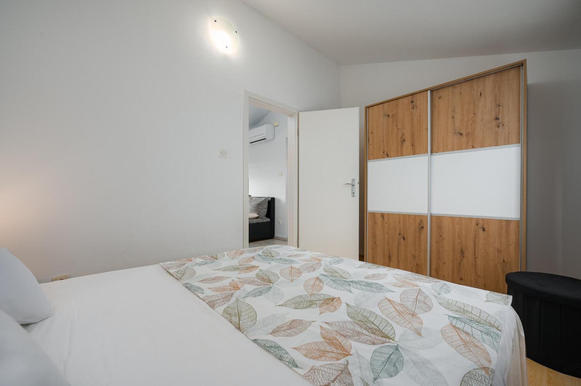 Charming Apartments Rose 1&2 With Pool Πόρετς Εξωτερικό φωτογραφία