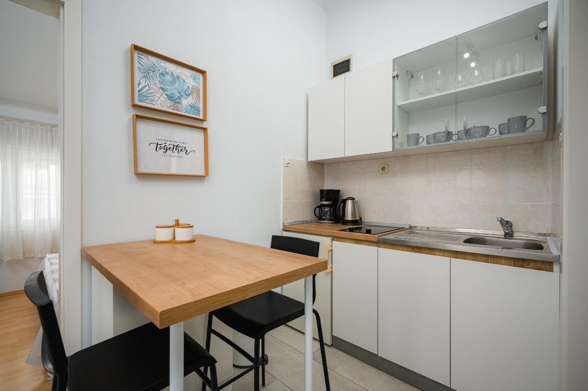 Charming Apartments Rose 1&2 With Pool Πόρετς Εξωτερικό φωτογραφία