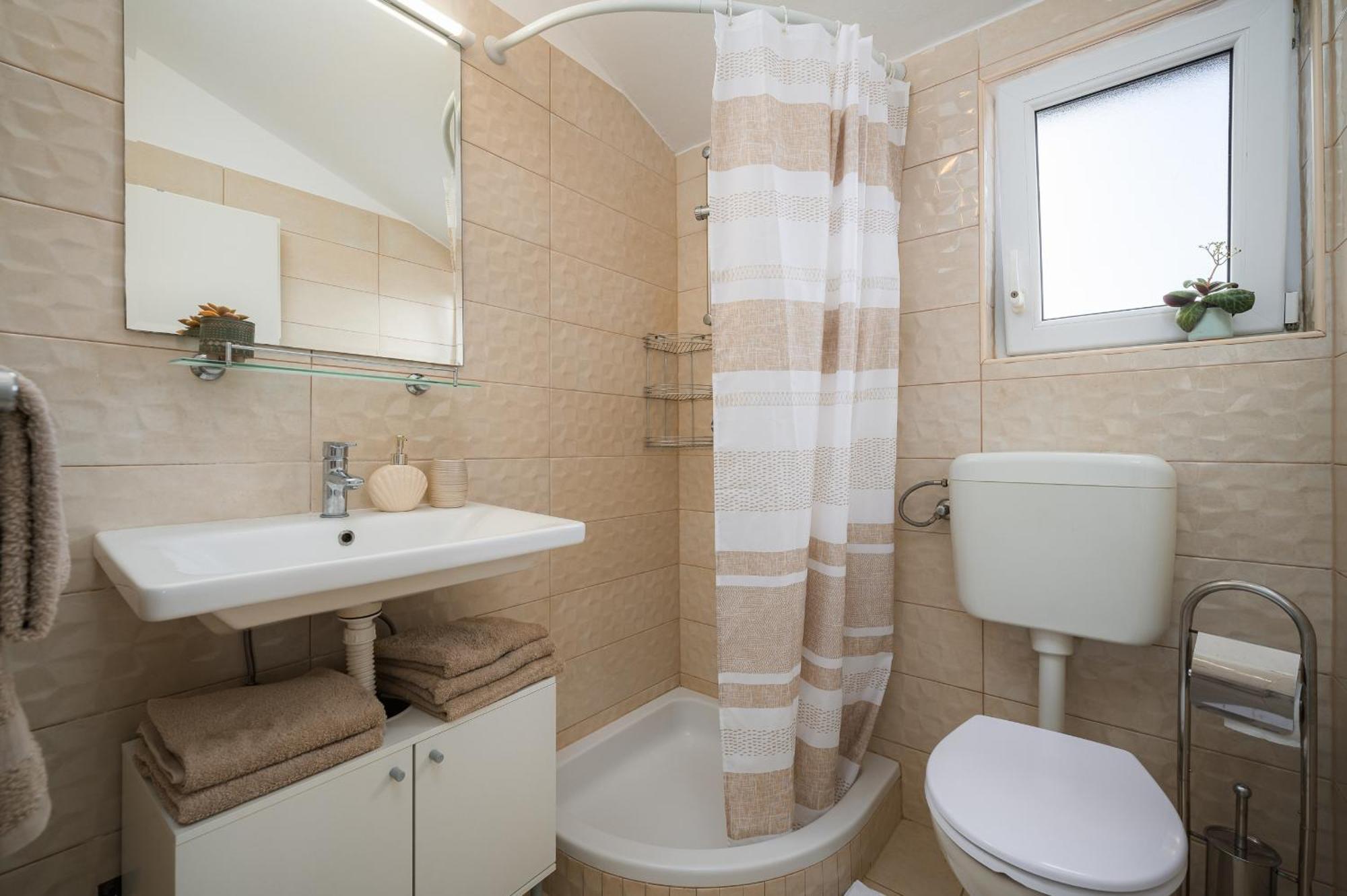 Charming Apartments Rose 1&2 With Pool Πόρετς Εξωτερικό φωτογραφία