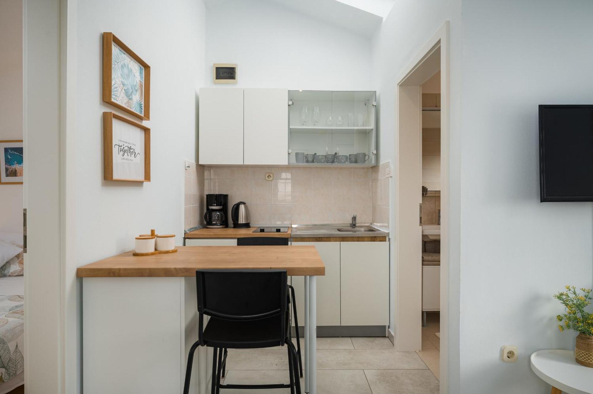 Charming Apartments Rose 1&2 With Pool Πόρετς Εξωτερικό φωτογραφία