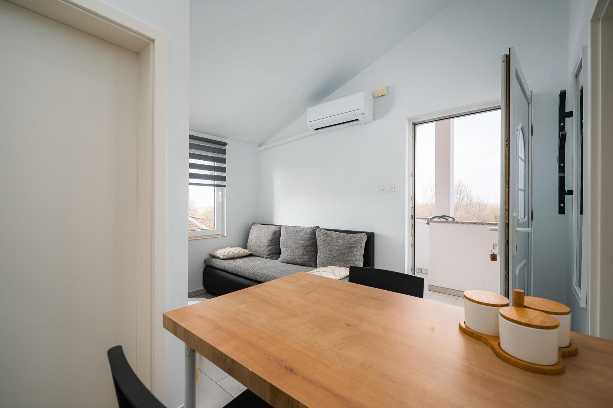 Charming Apartments Rose 1&2 With Pool Πόρετς Εξωτερικό φωτογραφία