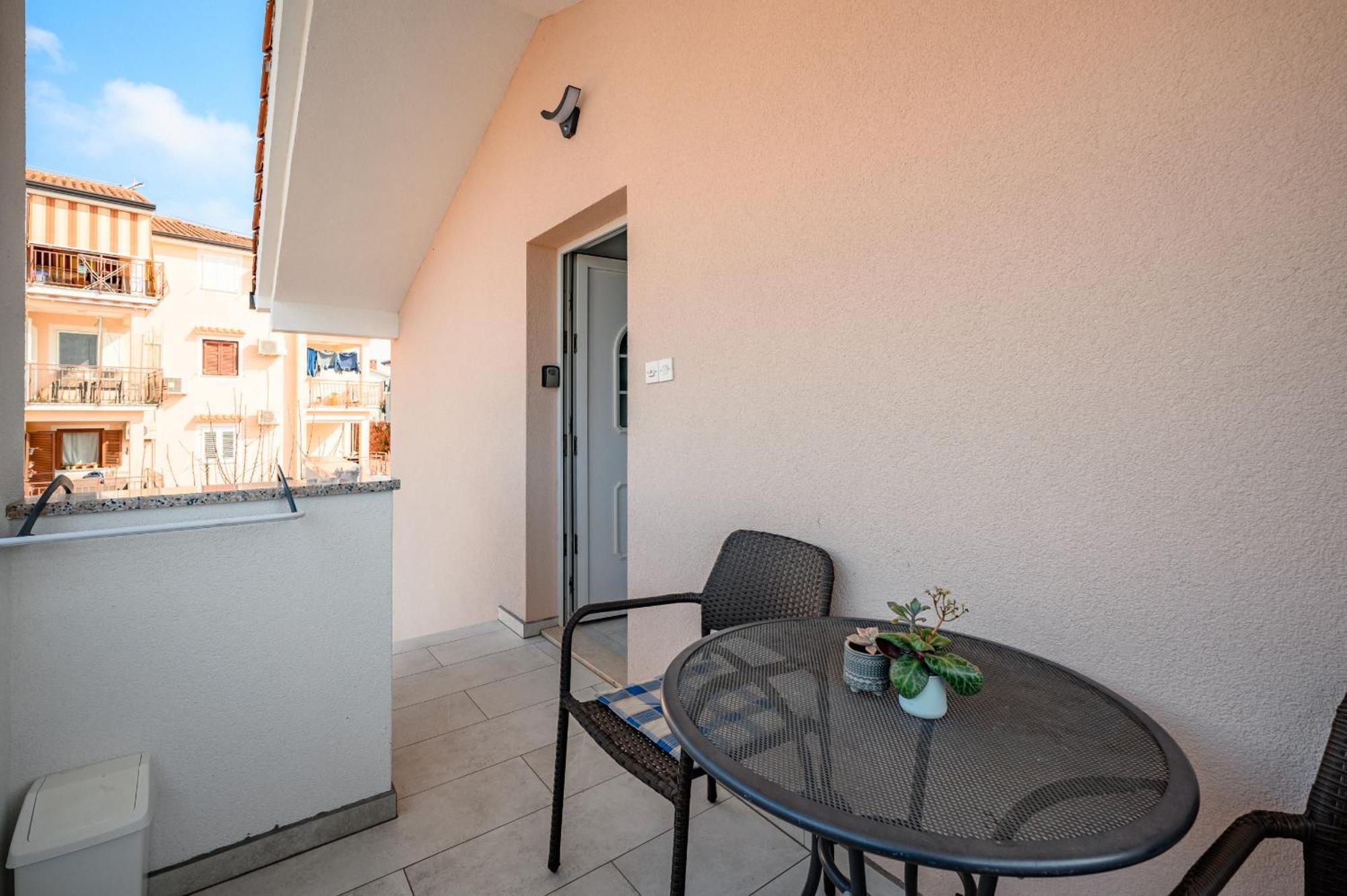 Charming Apartments Rose 1&2 With Pool Πόρετς Εξωτερικό φωτογραφία