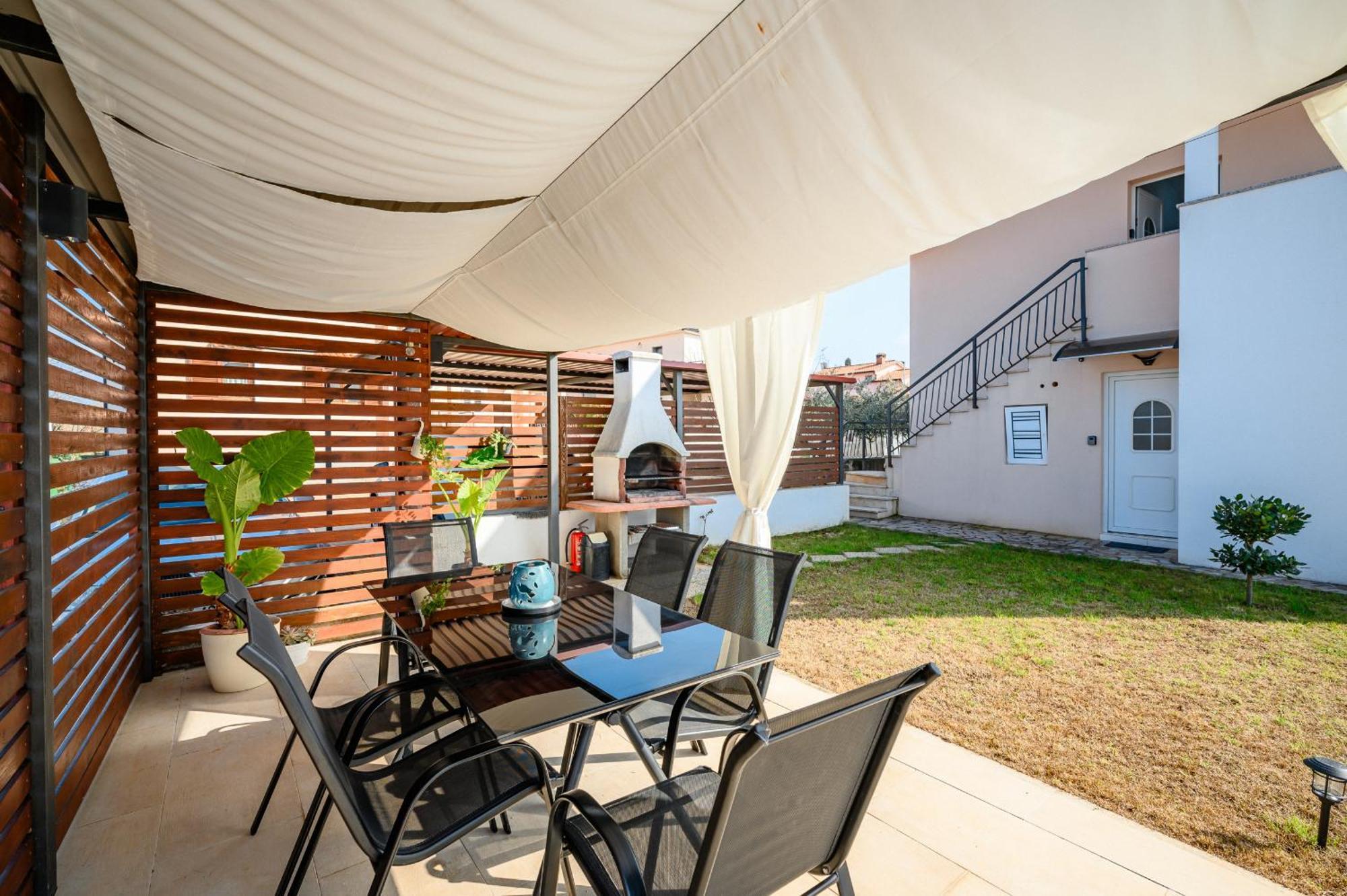 Charming Apartments Rose 1&2 With Pool Πόρετς Εξωτερικό φωτογραφία