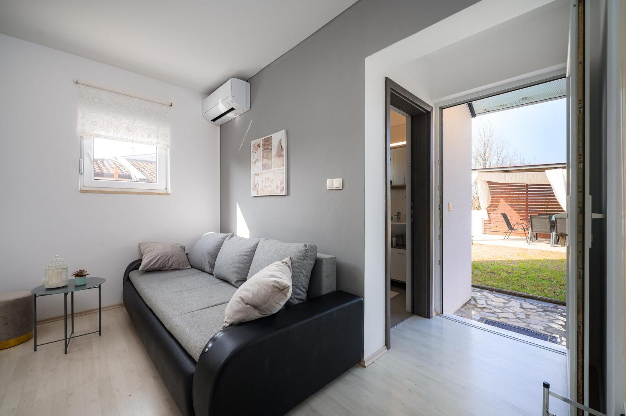Charming Apartments Rose 1&2 With Pool Πόρετς Εξωτερικό φωτογραφία