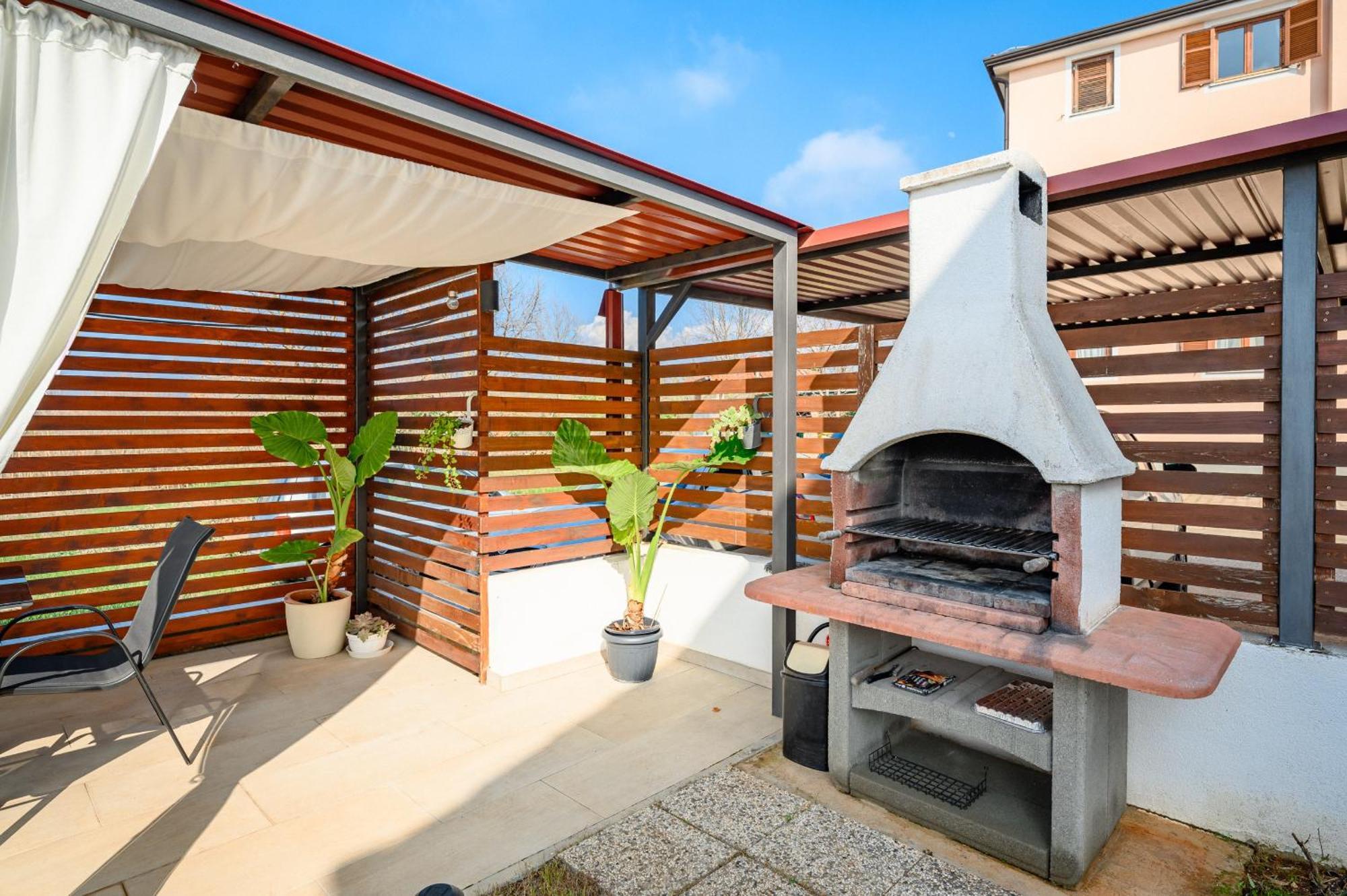 Charming Apartments Rose 1&2 With Pool Πόρετς Εξωτερικό φωτογραφία