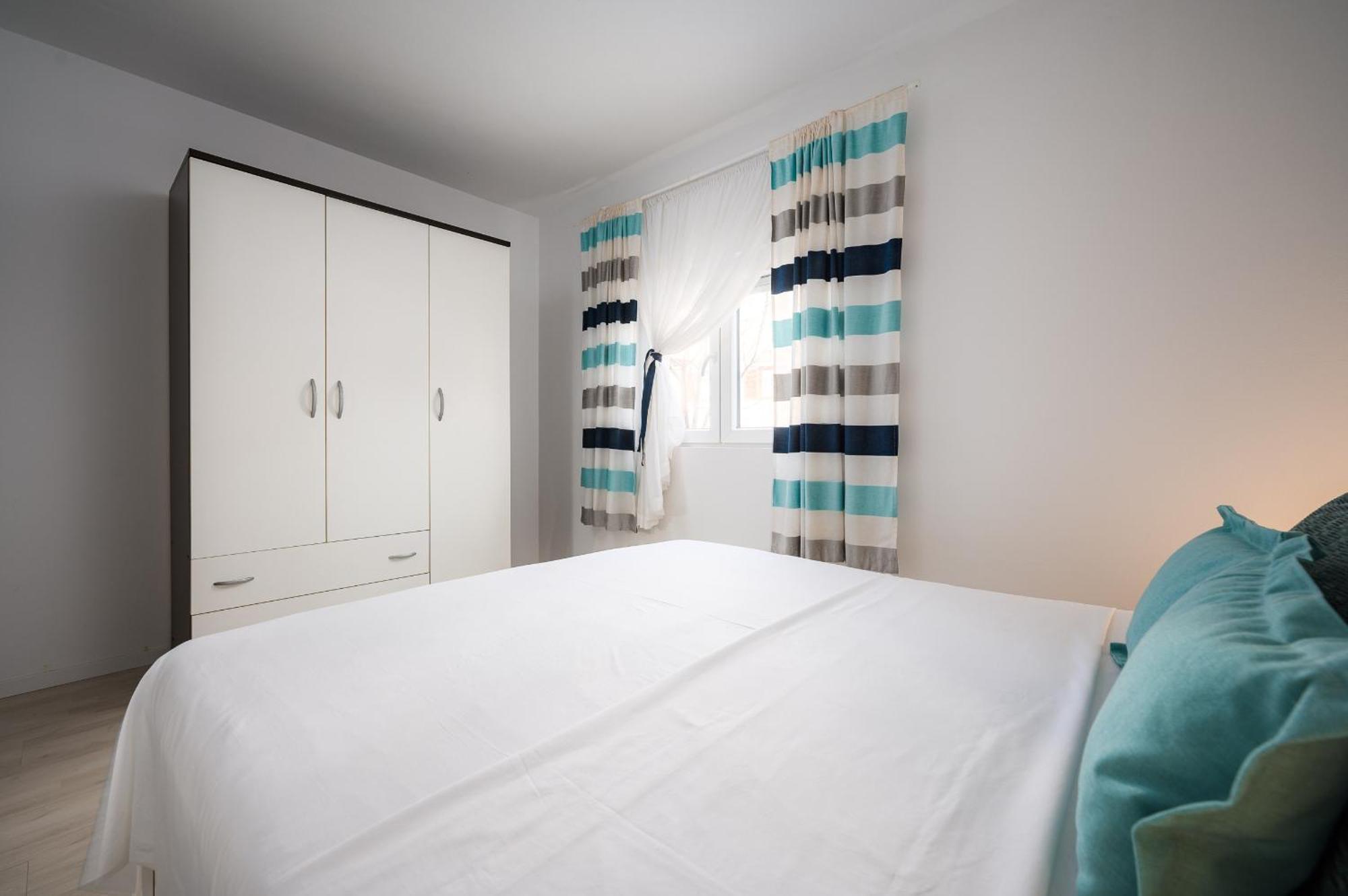 Charming Apartments Rose 1&2 With Pool Πόρετς Εξωτερικό φωτογραφία