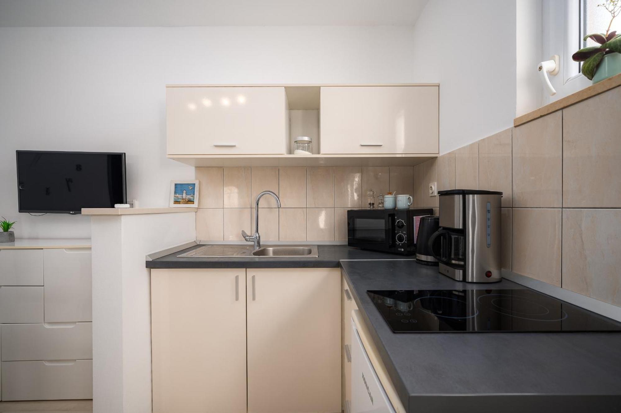 Charming Apartments Rose 1&2 With Pool Πόρετς Εξωτερικό φωτογραφία