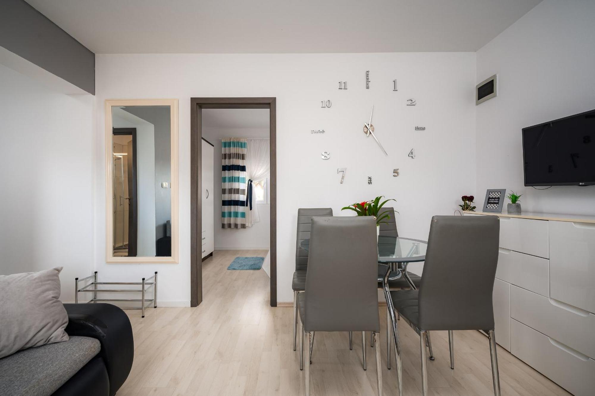 Charming Apartments Rose 1&2 With Pool Πόρετς Εξωτερικό φωτογραφία