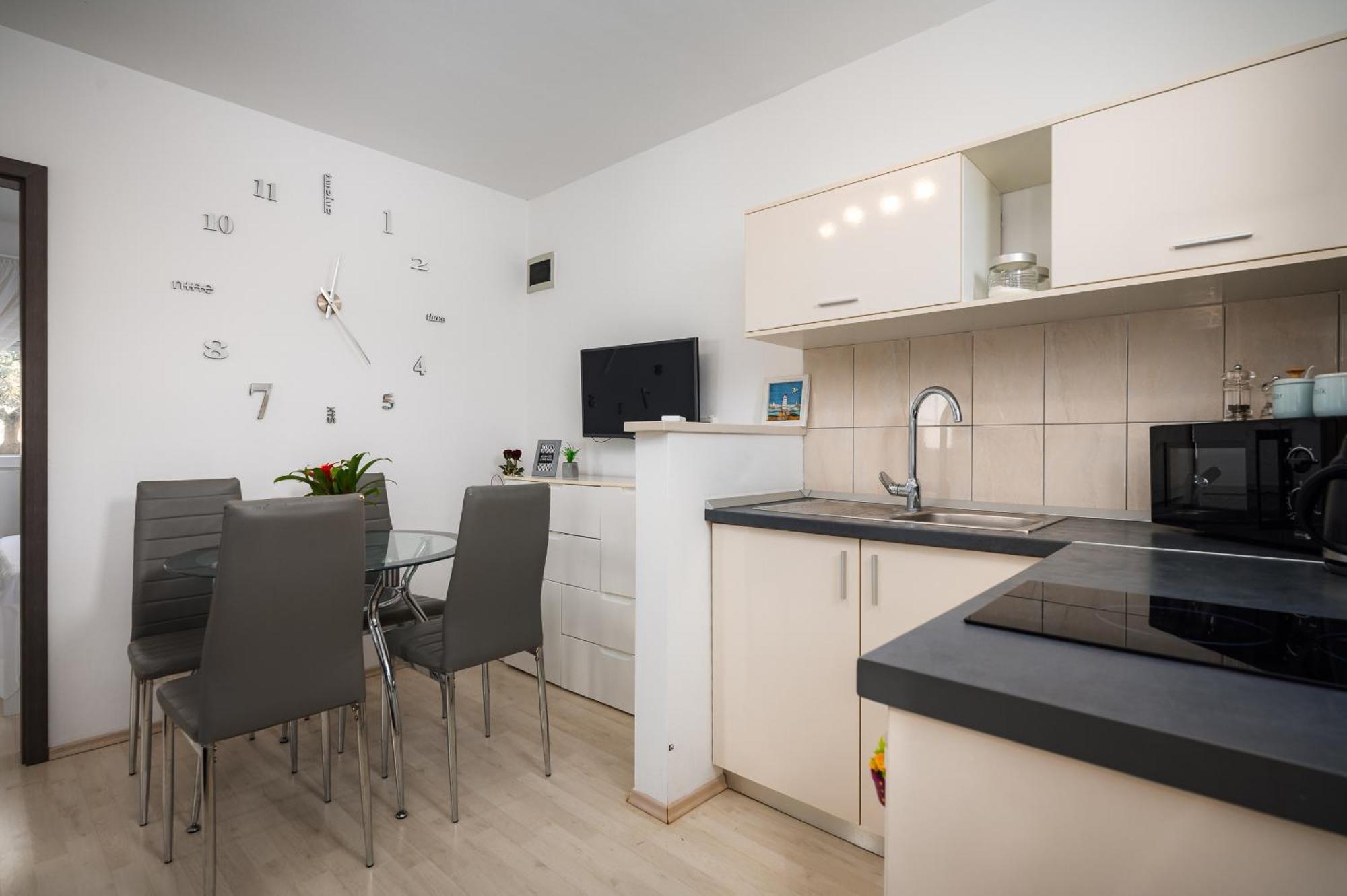 Charming Apartments Rose 1&2 With Pool Πόρετς Εξωτερικό φωτογραφία
