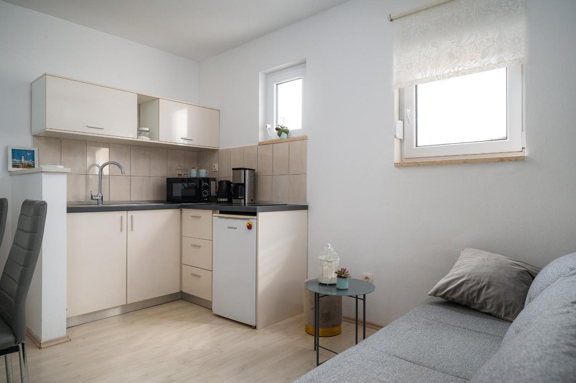 Charming Apartments Rose 1&2 With Pool Πόρετς Εξωτερικό φωτογραφία