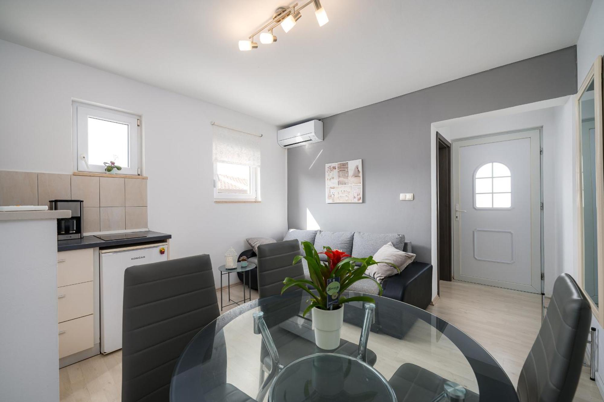 Charming Apartments Rose 1&2 With Pool Πόρετς Εξωτερικό φωτογραφία