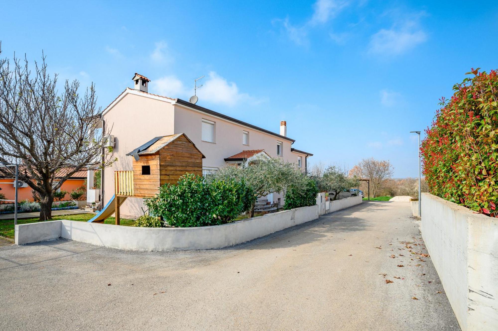 Charming Apartments Rose 1&2 With Pool Πόρετς Εξωτερικό φωτογραφία