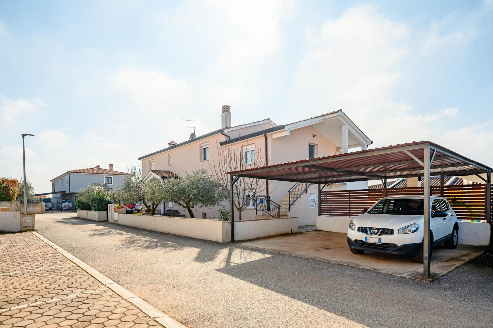 Charming Apartments Rose 1&2 With Pool Πόρετς Εξωτερικό φωτογραφία