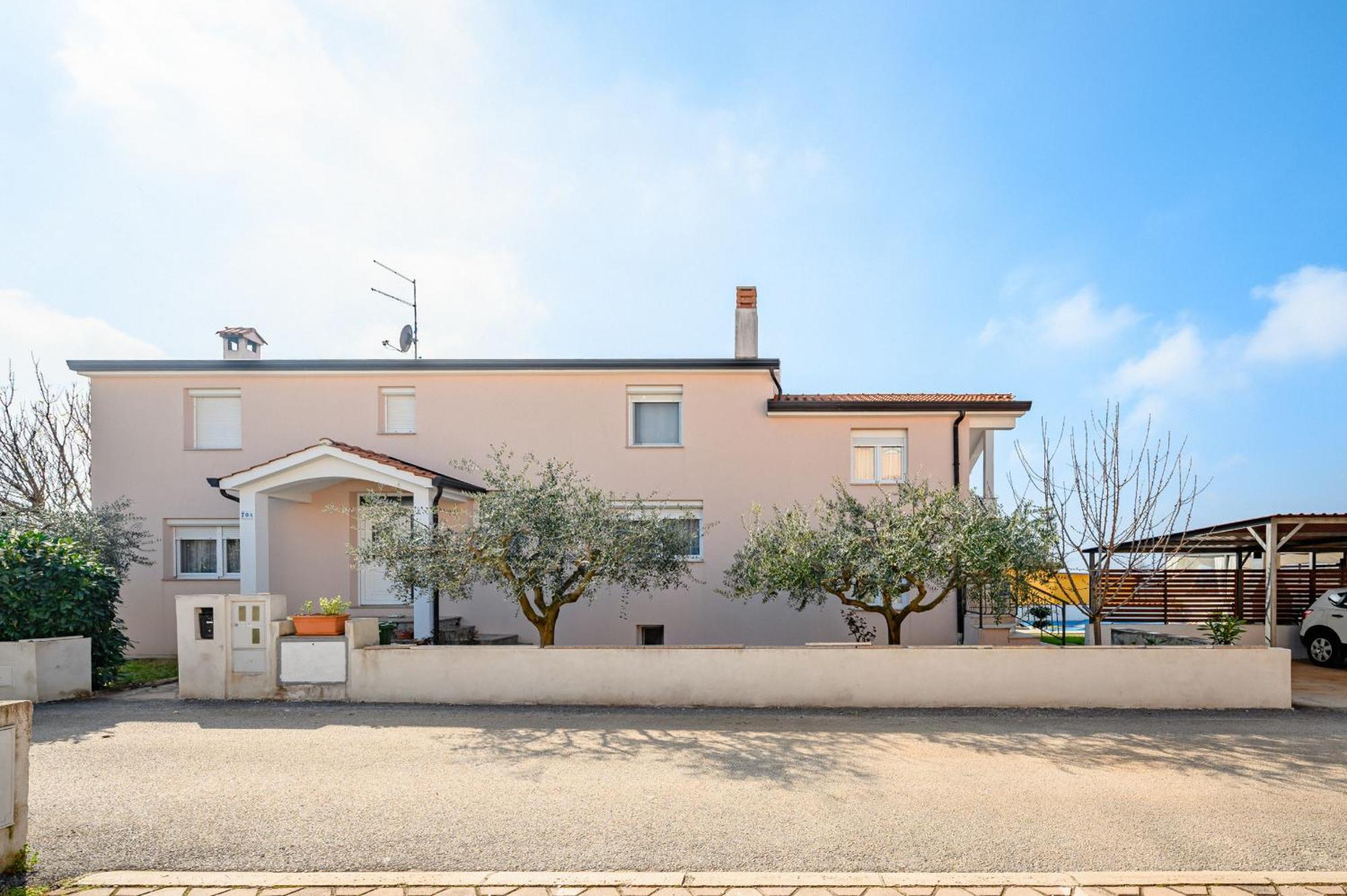 Charming Apartments Rose 1&2 With Pool Πόρετς Εξωτερικό φωτογραφία